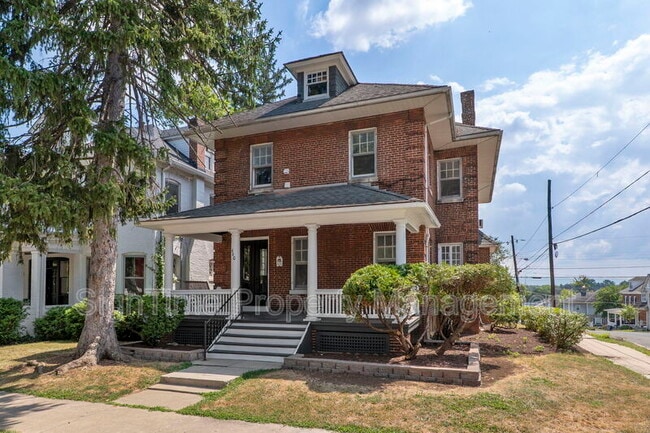 Building Photo - 460 Summit Ave