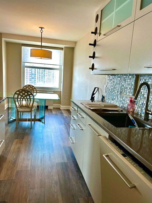 Building Photo - 101 S Plaza Pl