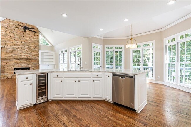 Building Photo - 9360 Nesbit Lakes Dr