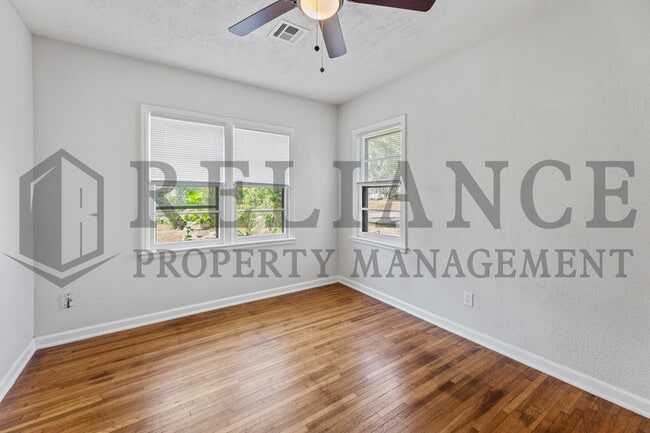 Building Photo - 653 Harding St