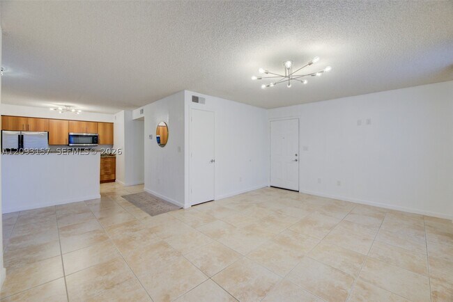 Building Photo - 1020 Crystal C