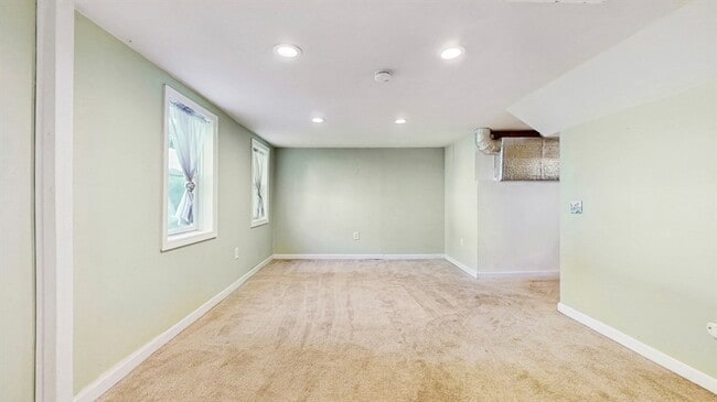 Building Photo - 14 Chestnut St