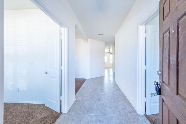 Building Photo - 4 Bedroom 2 Bathroom Ready to rent April 1st, 2026