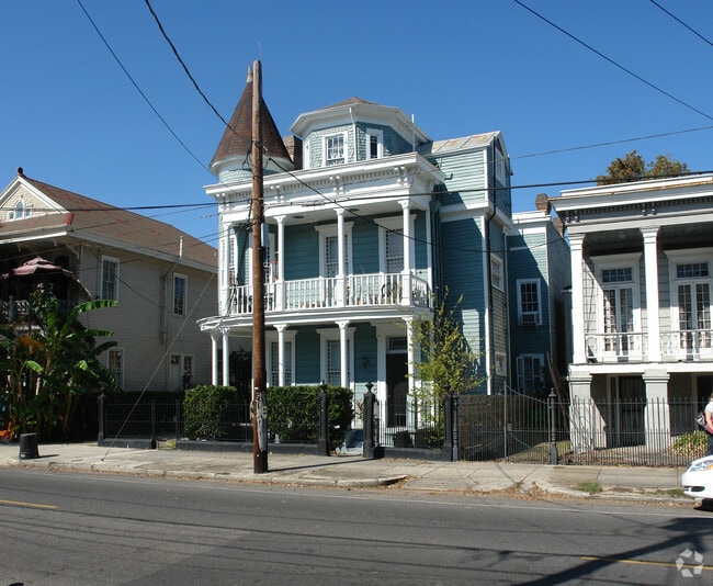 Primary Photo - 2357 Magazine St