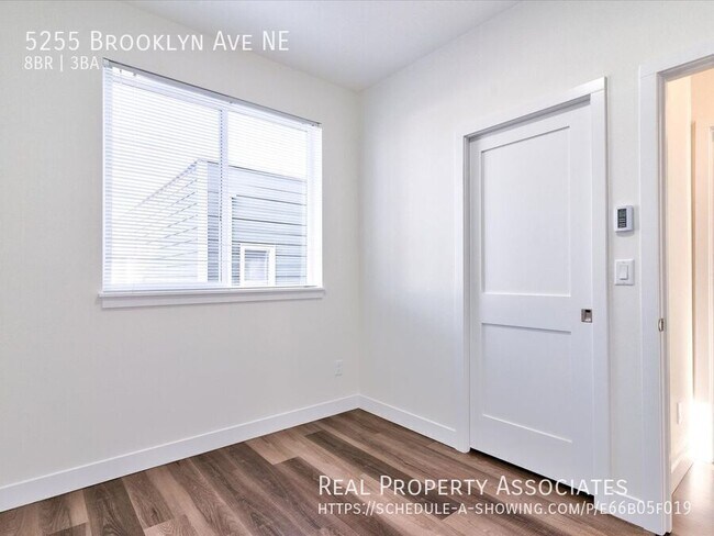 Building Photo - 5255 Brooklyn Ave NE