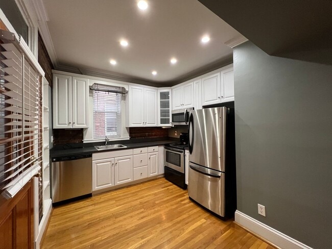 Building Photo - WEST GHENT