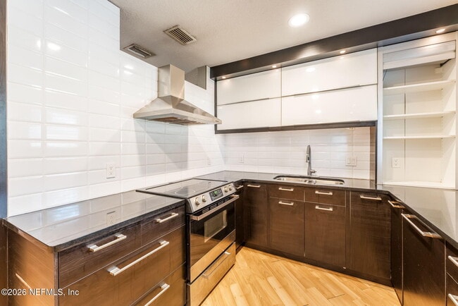 Building Photo - 1800 The Greens Way