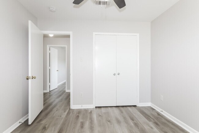 Building Photo - 15111 Western Skies Dr