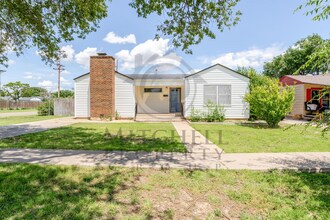 Building Photo - Super nice 5 Bedroom 3 bath property for r...