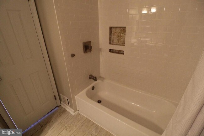 Building Photo - 6055 Meyers Landing Ct