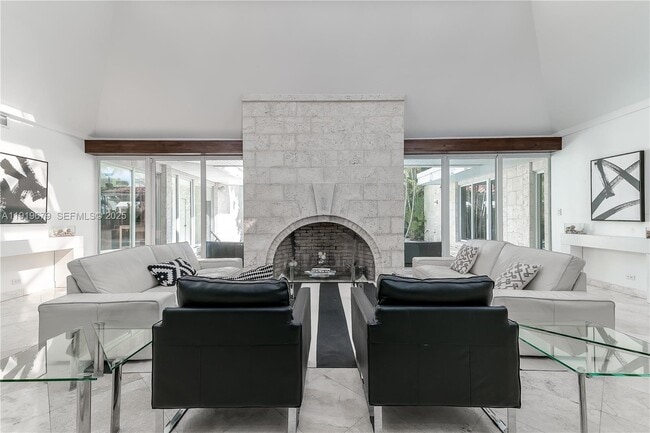 Building Photo - 111 S Hibiscus Dr