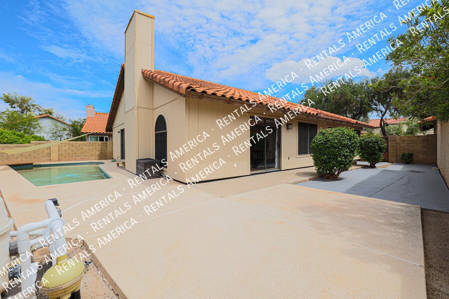 Building Photo - 2160 S Catarina-