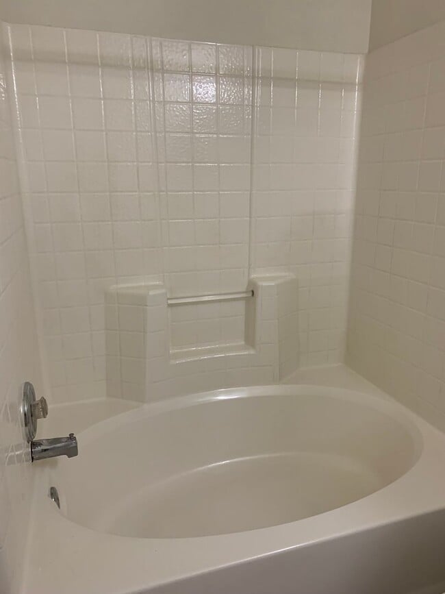 Building Photo - All new laminate flooring~3 bedroom 2 bath...