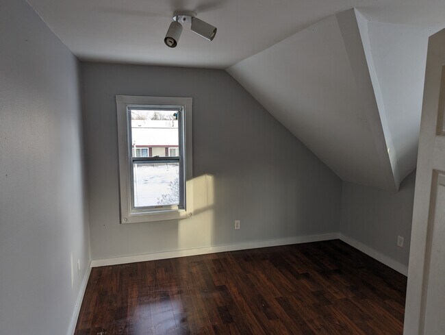 Building Photo - 524 19th St Nw