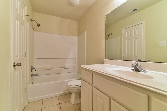 Building Photo - 4002 Hollow Cove Ln