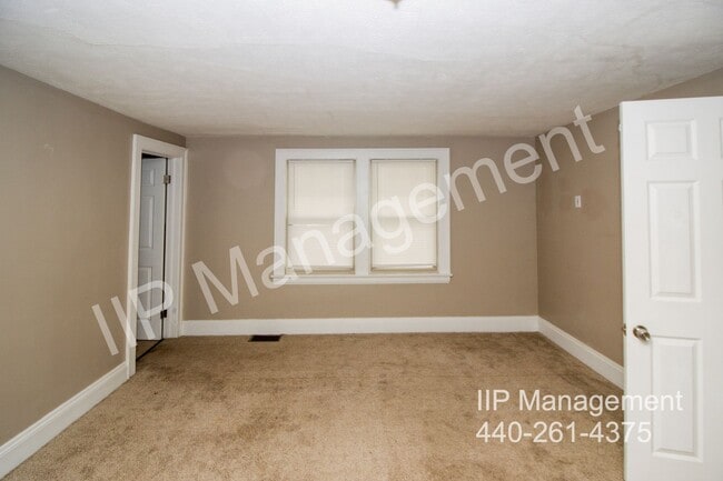 Building Photo - 18506 Chagrin Blvd