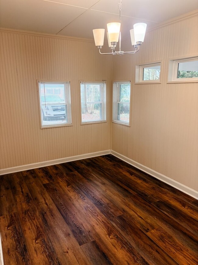 Building Photo - 609 E Chelly St