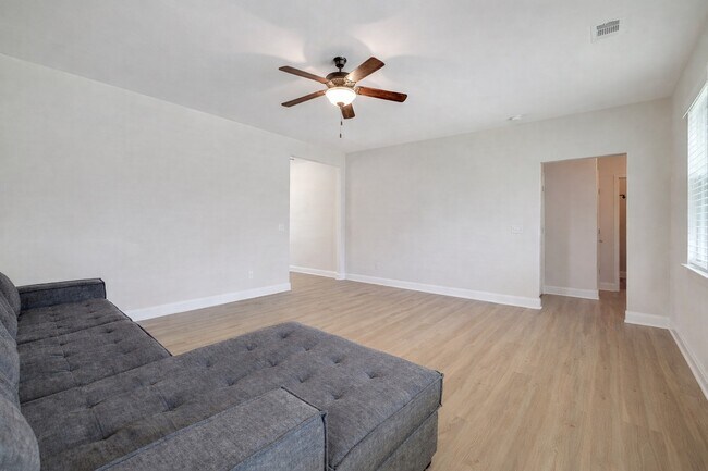 Building Photo - 106 Cobbleton Dr