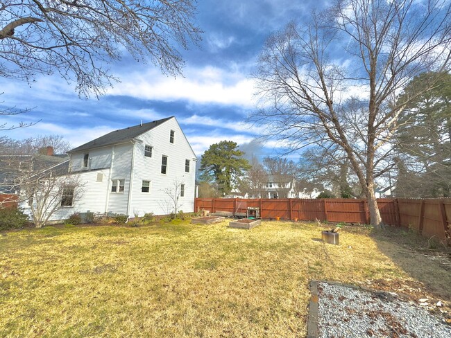 Building Photo - Charming House with Enviable Period Features