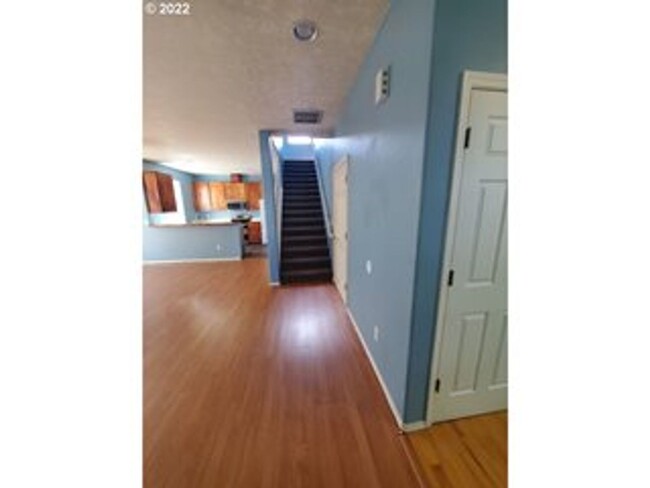 Building Photo - 3 Bedroom Fairview Home, Close to Blue Lak...