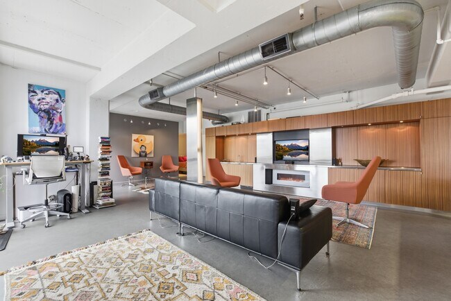 Building Photo - 1530 S State St