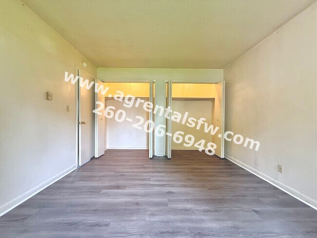 Building Photo - 1034 Lewis Pl