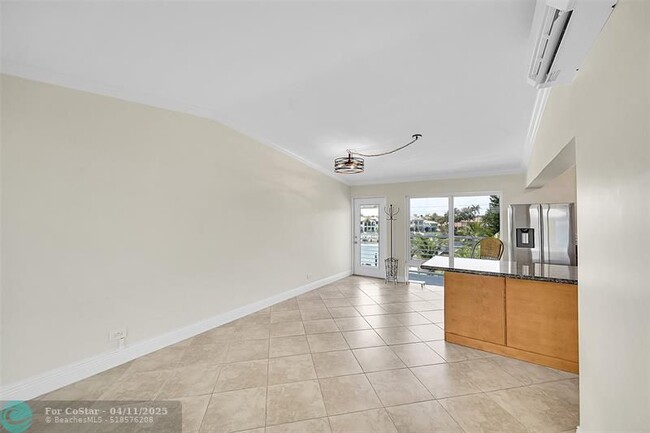 Building Photo - 1041 Hillsboro Mile