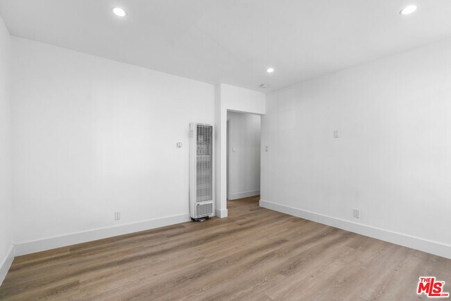 Building Photo - 9216 Alden Dr