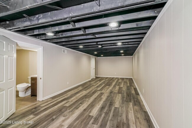 Building Photo - 7709 Mango Dr