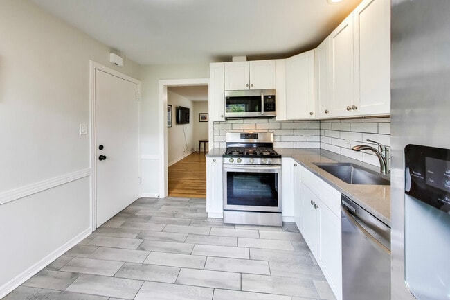 Building Photo - 6407 N Normandy Ave