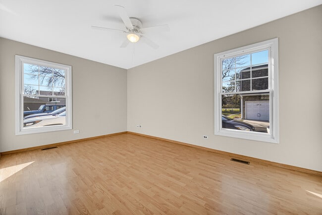 Building Photo - 315 Farmingdale Cir