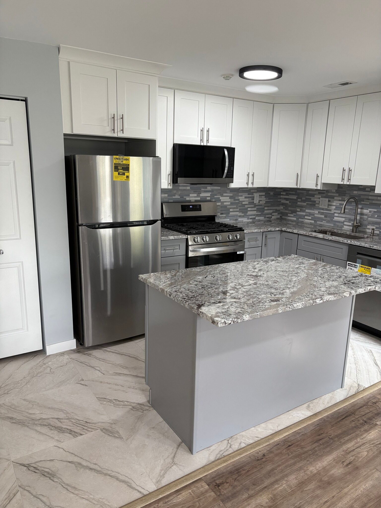 Building Photo - 1304 Diamond Dr