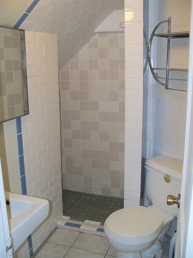 Building Photo - 2154 Burnstead Dr