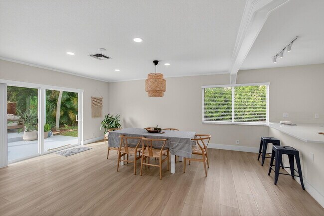 Building Photo - 802 Mallard Dr