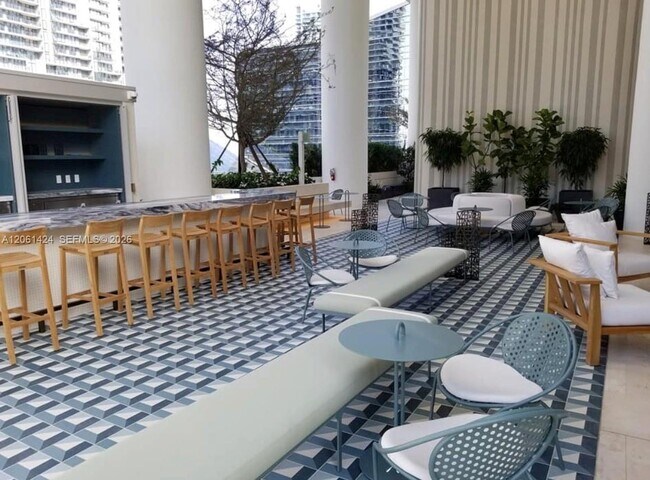 Building Photo - 801 S Miami Ave