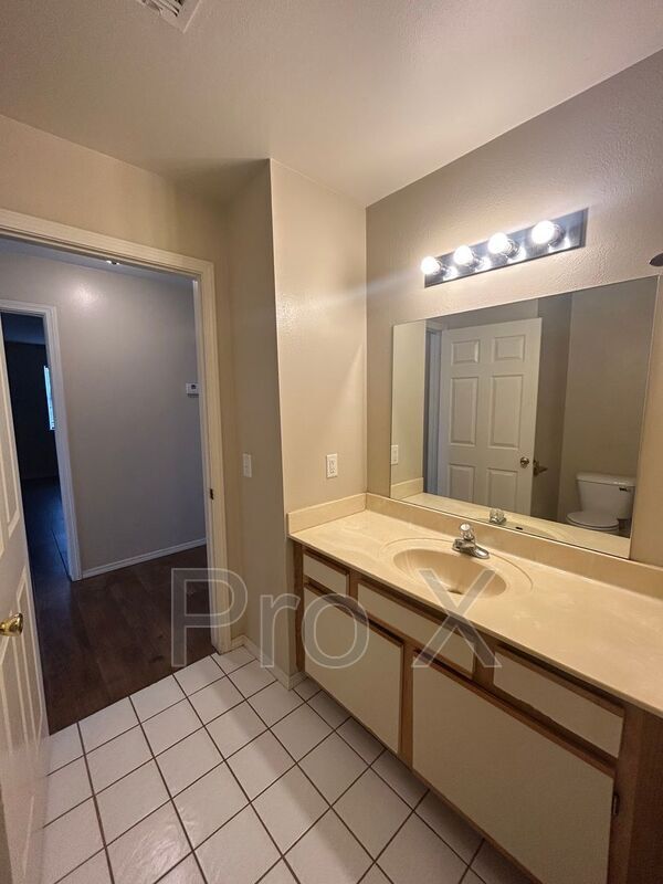 Building Photo - 1403 Camellia Dr