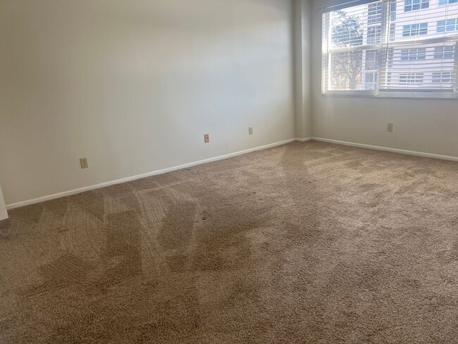 Building Photo - Annual 2BR/2BA Condo in Costa Brava on Venice Island