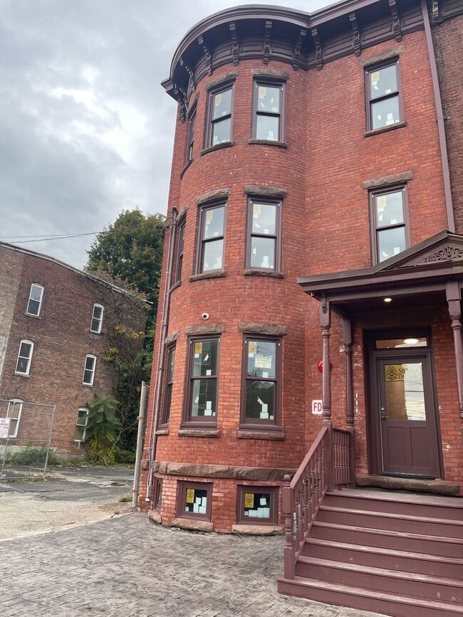 Building Photo - 353 Liberty St