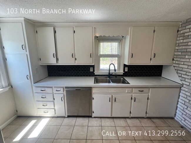 Building Photo - 103 N Branch Pkwy