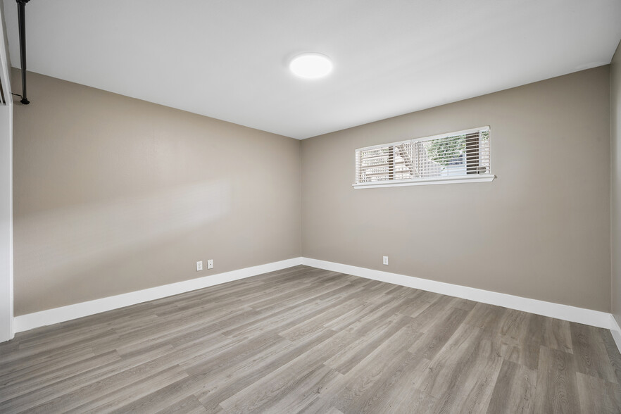 Guest Bedroom - 2303 East Side Dr