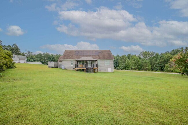 Building Photo - *Lease Special!* Fiber optic internet incl...