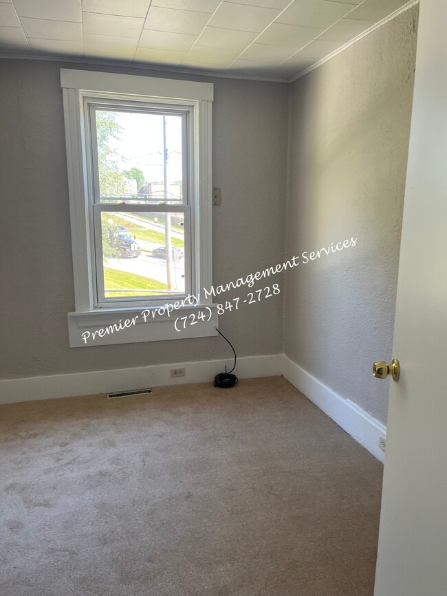 Building Photo - 2727 9th Ave