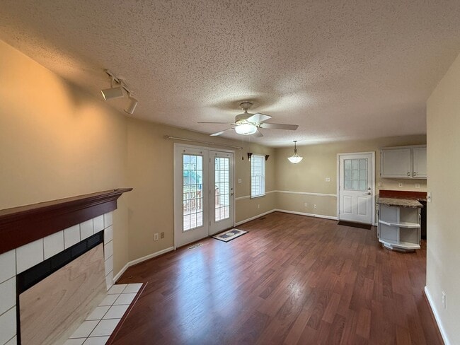 Building Photo - 928 Heatherstone Dr