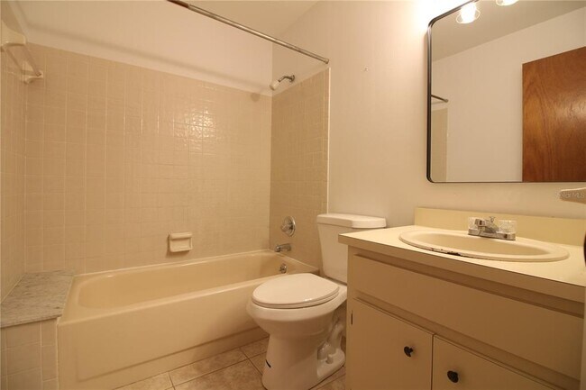 Building Photo - 928 Winnie Ln