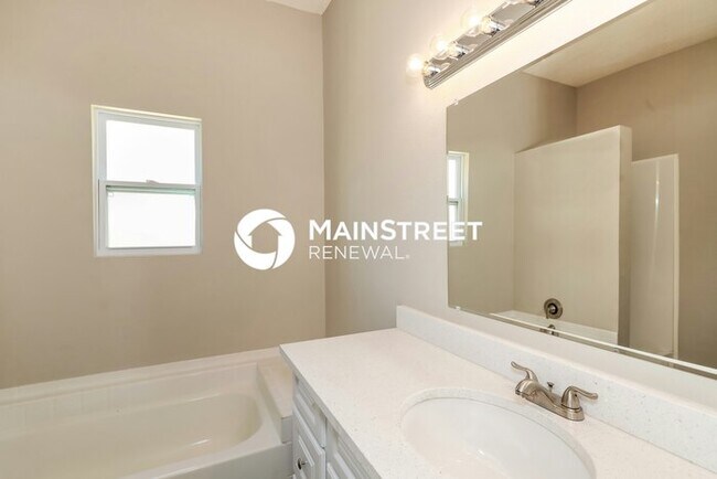 Building Photo - 3 Bedroom Pet-Friendly Home in Jacksonville, FL with Main Street Renewal