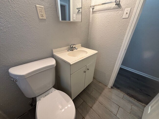 Building Photo - 3034-3036 Sinclair St