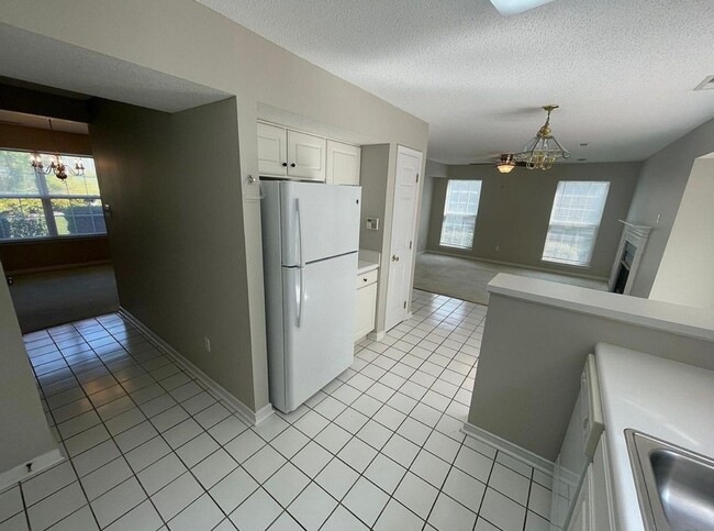 Building Photo - Beautiful two story home in the Ashbrook C...