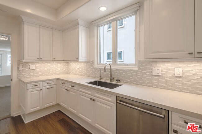 Building Photo - 15425 Antioch St