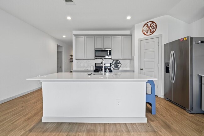 Building Photo - 302 Dusty Bridle Ln