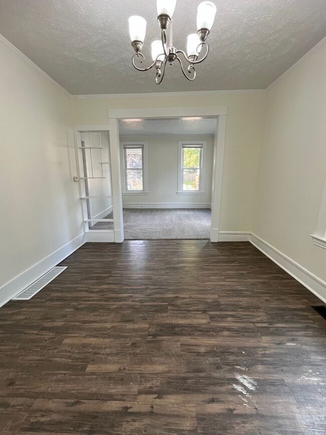 Building Photo - 3 Bedroom Eastown Home!